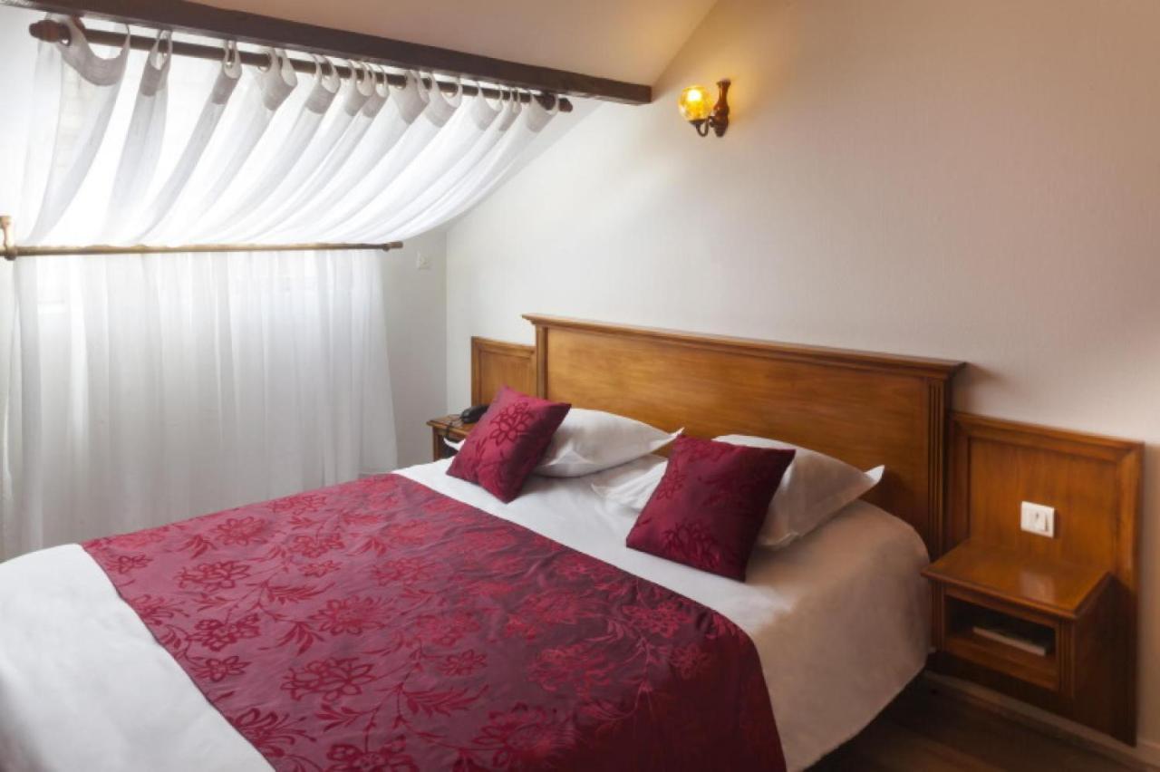 Logis Hotel & Restaurant Du Sauvage La Ferte-Gaucher Bagian luar foto