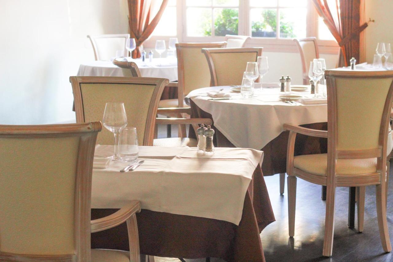 Logis Hotel & Restaurant Du Sauvage La Ferte-Gaucher Bagian luar foto