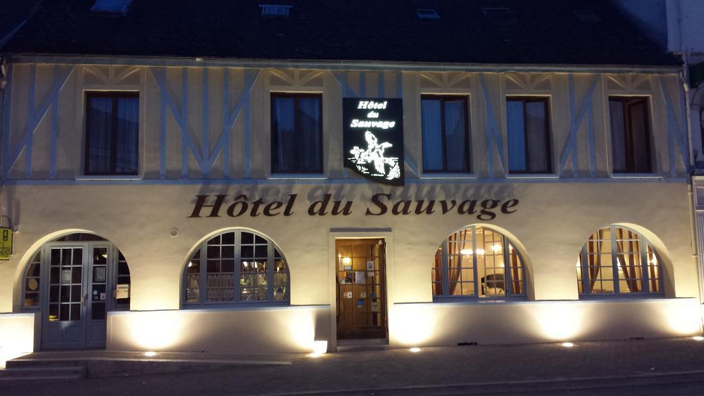 Logis Hotel & Restaurant Du Sauvage La Ferte-Gaucher Bagian luar foto